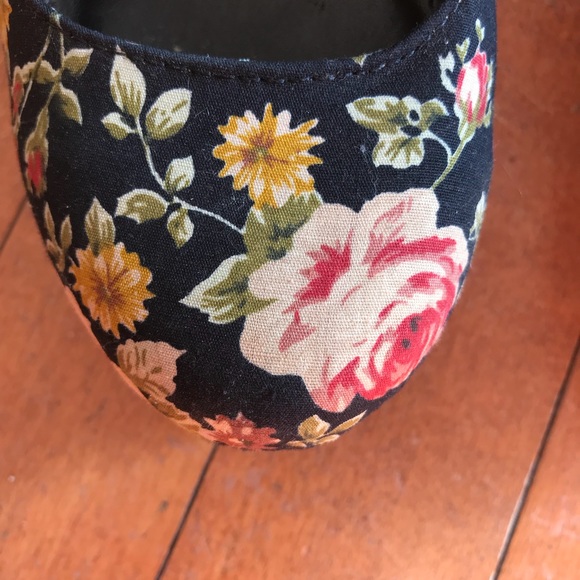 Floral wedges 🌹 - Picture 4 of 4